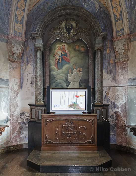 Altar with a holy screen