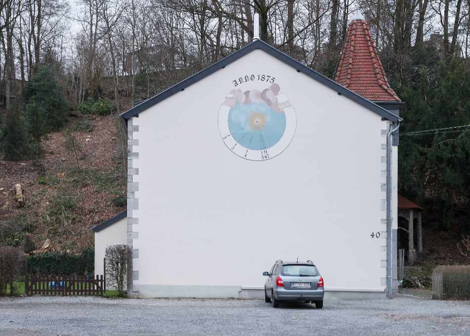 A sundial on the facade of a building from 1875