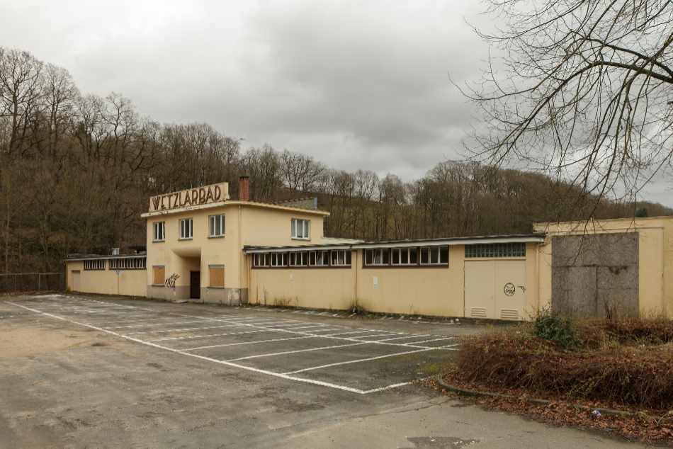 The facade of an abandoned swimming pool