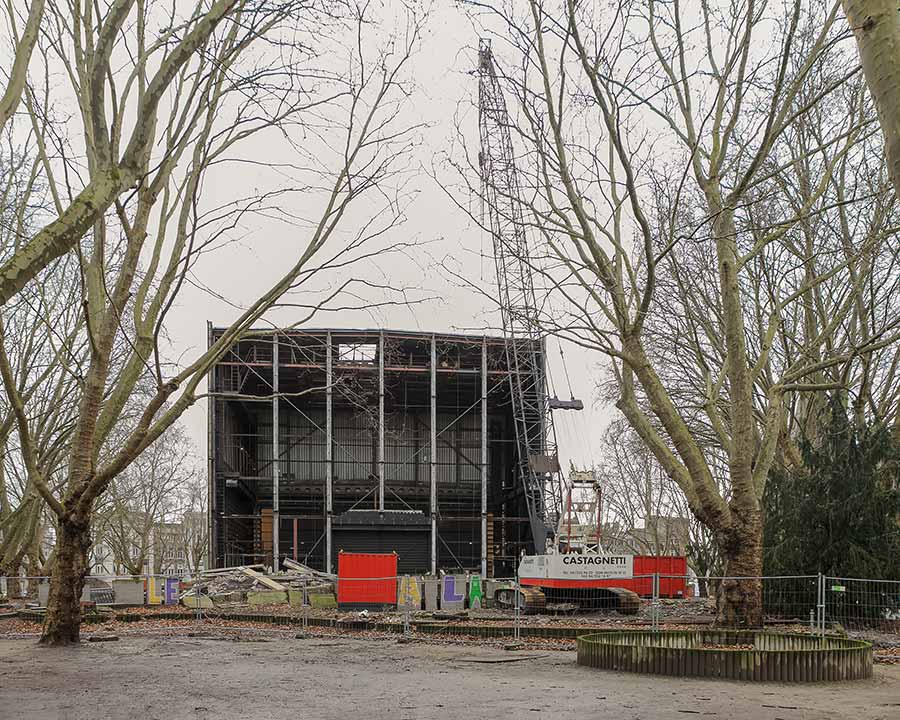The demolition of a theater by the Castagnetti company