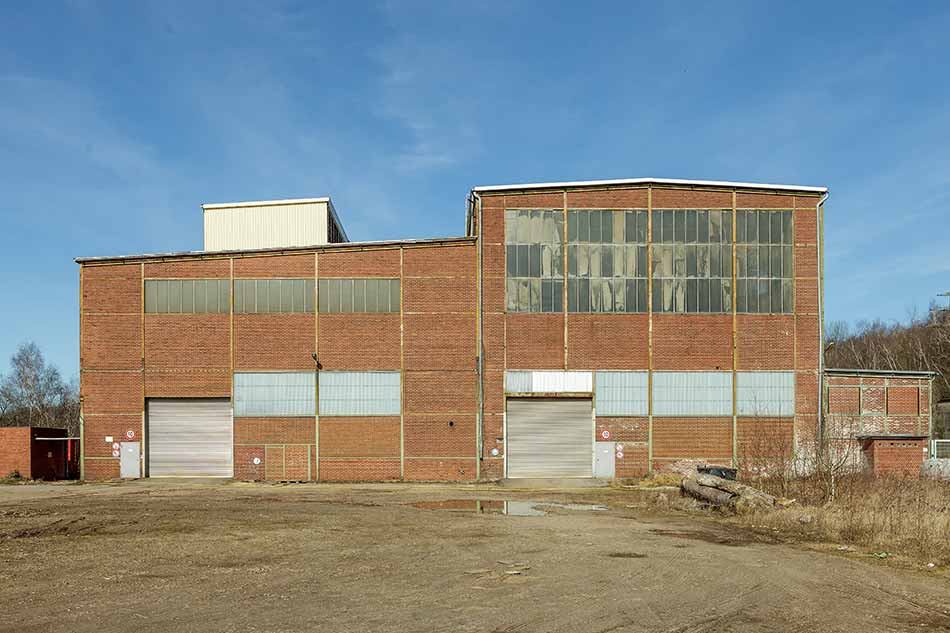 A closed factory hall on a sunny Sunday