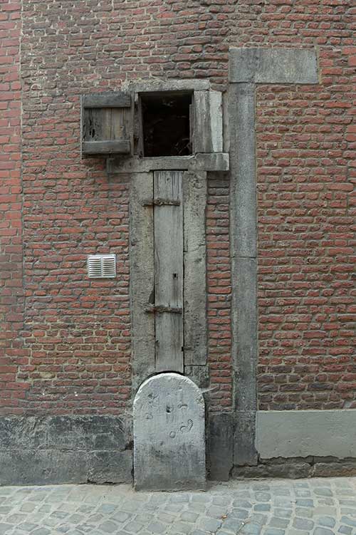 Former public water pump